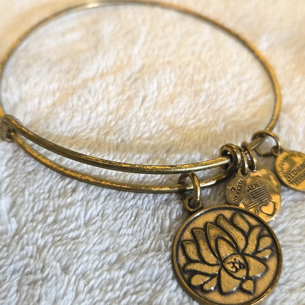 #100 ALEX AND ANI 2014 Gold Tone Lotus Flower Charm Adjustable Bracelet - Picture 3 of 4